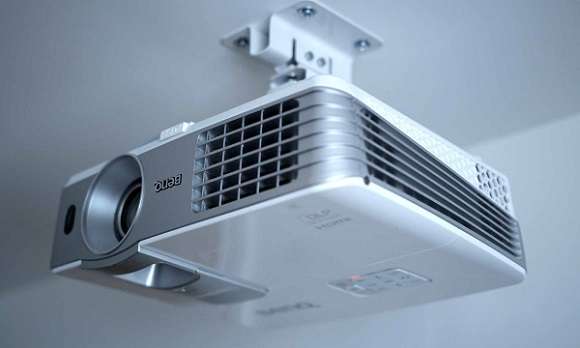 How to Connect a Ceiling-Mounted Projector to a Soundbar How to Connect a Ceiling-Mounted Projector to a Soundbar